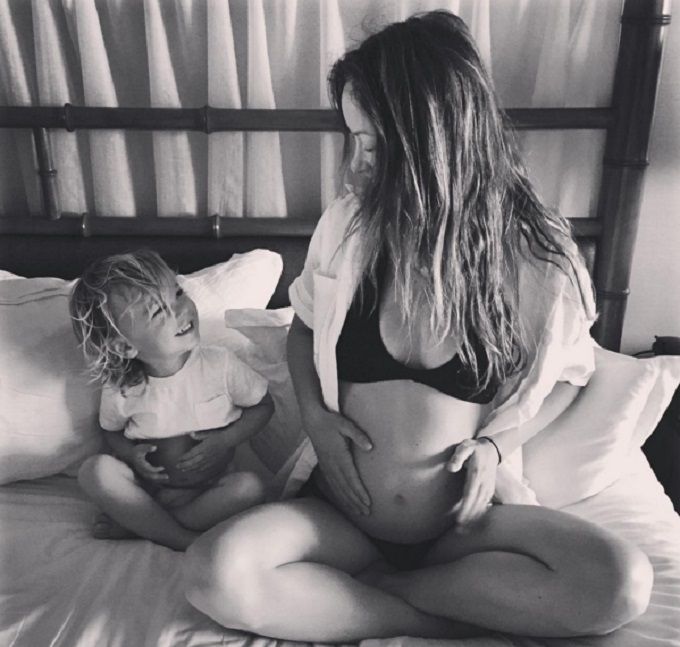 This Actress Revealed Her Baby Bump With The Most Delightful Photo!