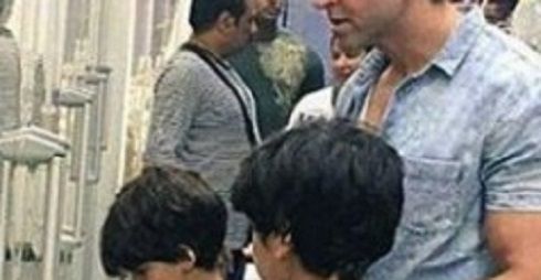 Photo: Hrithik Roshan Goes Shopping In Spain With His Sons