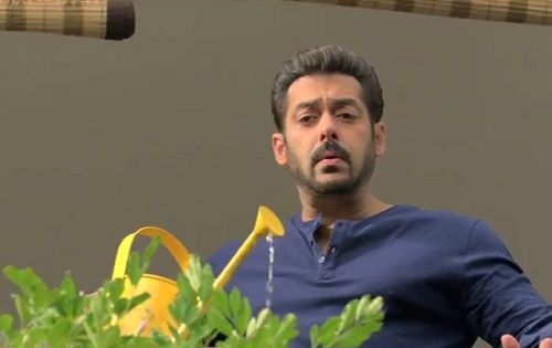 Exclusive: Check Out Salman Khan In A Candid Mode In This BTS Video Of The Bigg Boss Promo