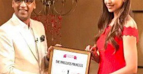 Deepika Padukone Accepted The “Priceless Princess” Award And Looked Like A Bomb Doing So