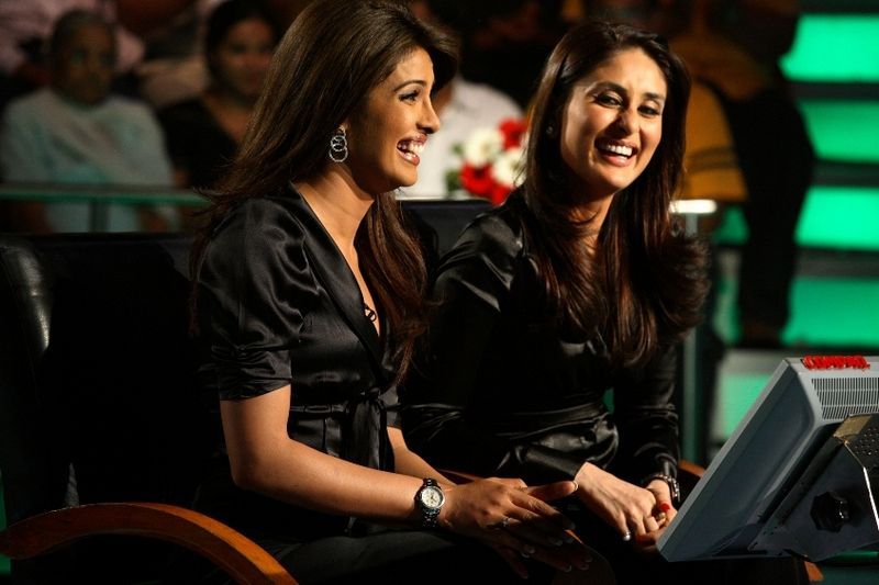 Priyanka and Kareena | Source: Twitter |