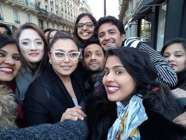 Rani Mukerji with her fans in Paris | Source: Twitter |