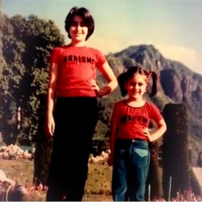 This Childhood Photo Of Kareena & Karisma Kapoor Wearing Matching Outfits Is just So Cute