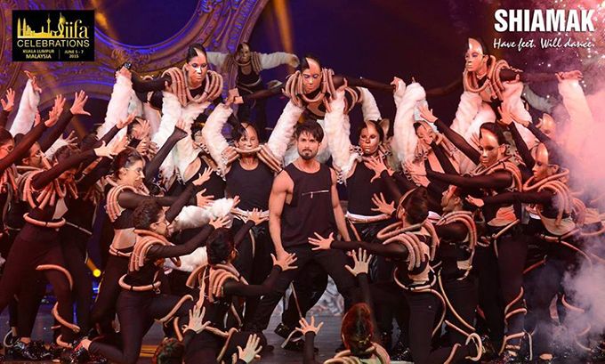 Shahid Kapoor with the Shiamak Davar Dance Company
