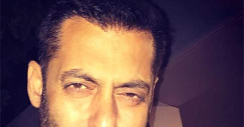 Wait – Did Salman Khan Just Take His First Solo Selfie?!