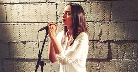 Oooh – Sonakshi Sinha Will Sing Live At A Major Concert!