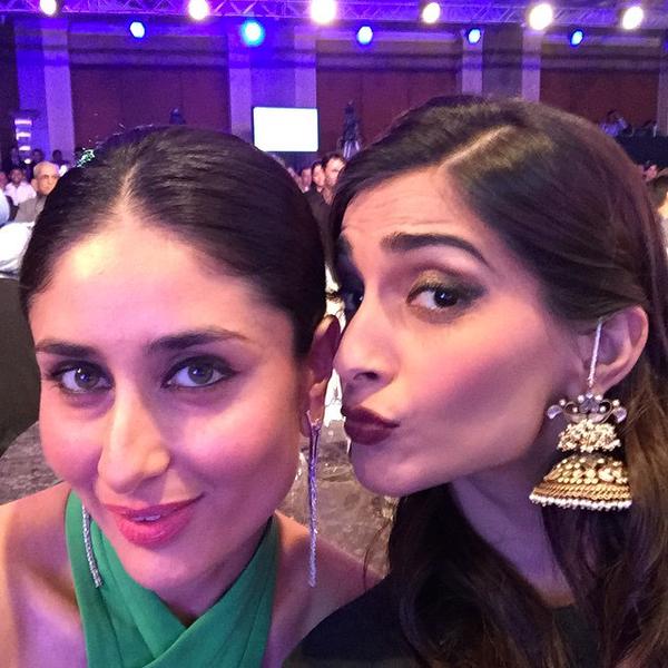 Kareena Kapoor and Sonam Kapoor | Source: Twitter |