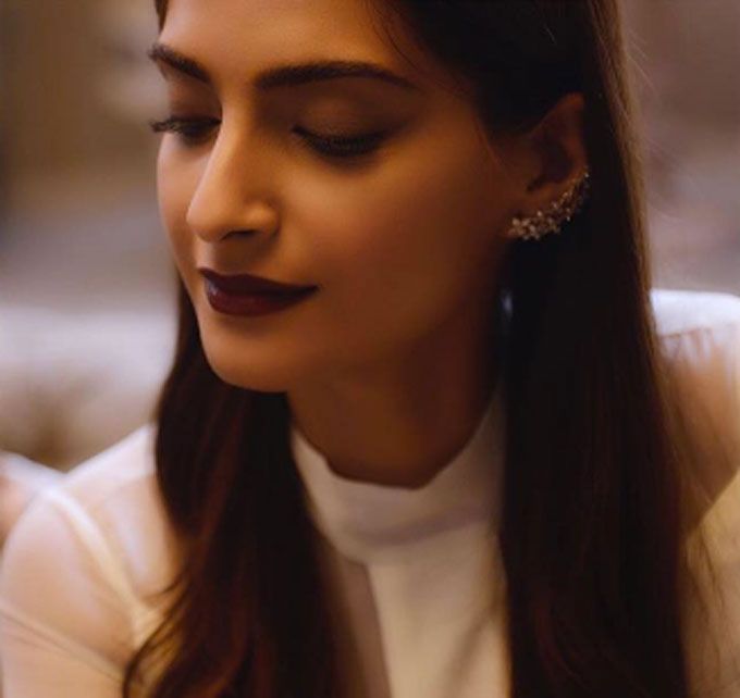 Sonam Kapoor’s Outfit Will Make You Pick White Inspite Of The Heavy Rains