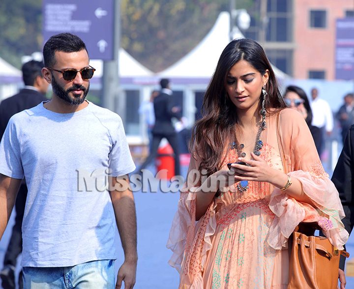 Just Another Photo Of Sonam Kapoor & Anand Ahuja Being Too Cool For School