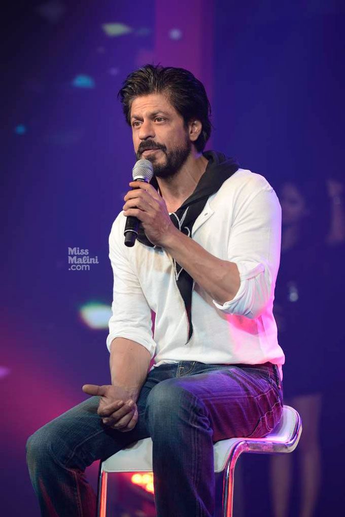 WATCH: Shah Rukh Khan Offered To Buy The ‘Best Actor’ Award!