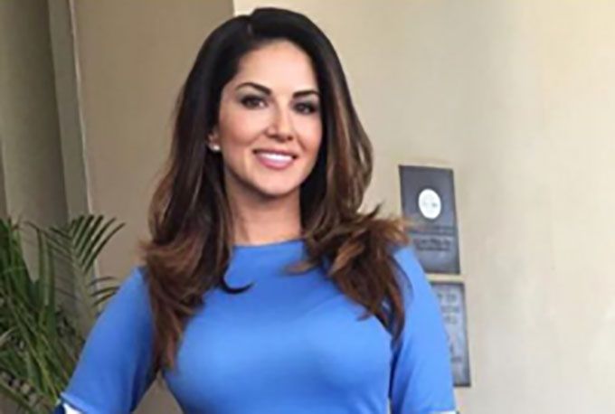 Sunny Leone Flaunts All Her Curves In This Blue Number!