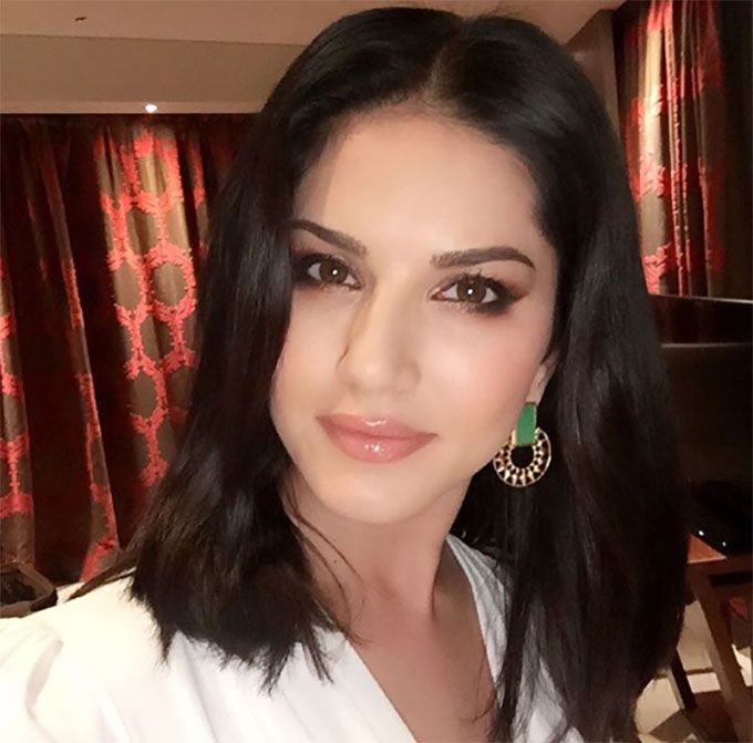 Sunny Leone Goes Glam With This Mini Number!