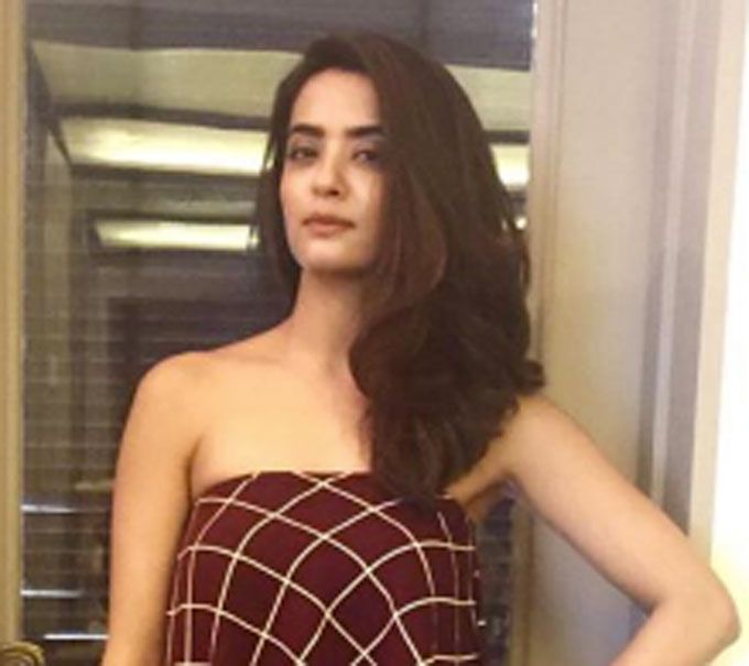 Surveen Chawla Looks So Good & So Does Her Jumpsuit