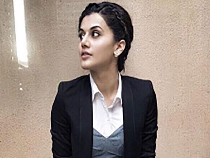 Taapsee Pannu Showed Us A New Way To Wear A Crop-Top!