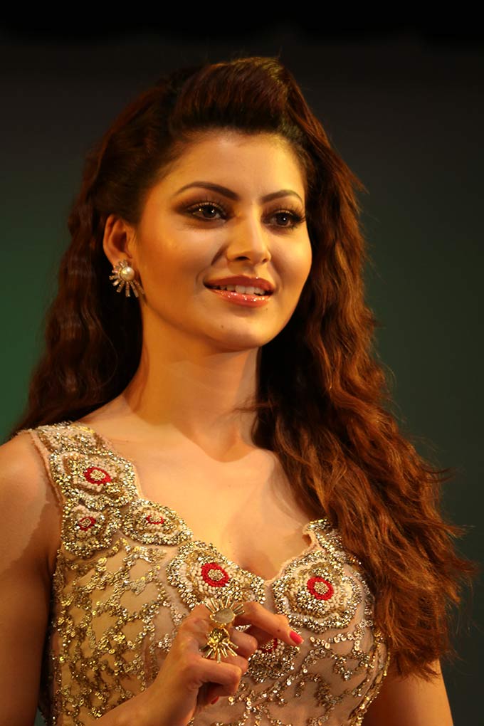680px x 1020px - Shocking: Urvashi Rautela Kicked Out Of The Premiere Of Her Own Film