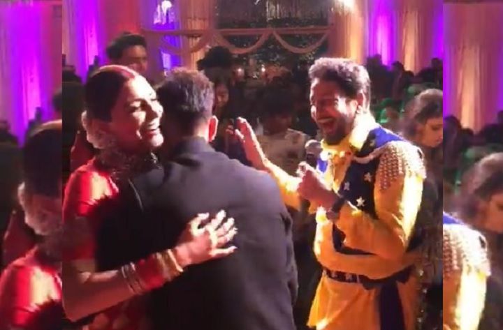 Video: Newlyweds Anushka Sharma & Virat Kohli Dancing At Their Wedding Reception