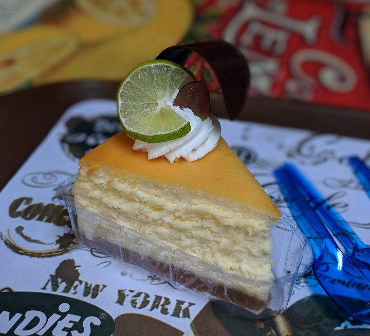Cheesecake at Candies, Bandra