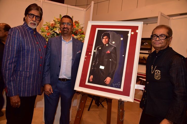 Amitabh Bachchan with Dilip De and his friend