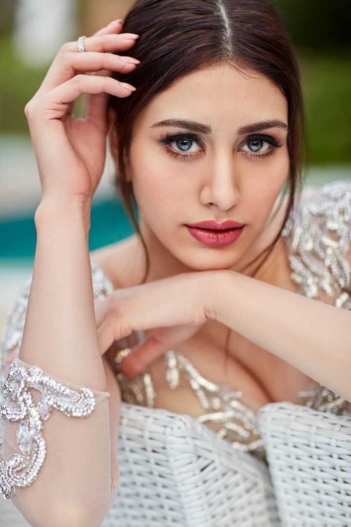 Woman Crush Wednesday: Salman Khan’s Latest Discovery Warina Hussain Is Gorgeous!