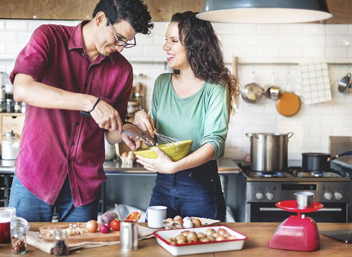 Couple Cooking (Image Courtesy: Shutterstock)