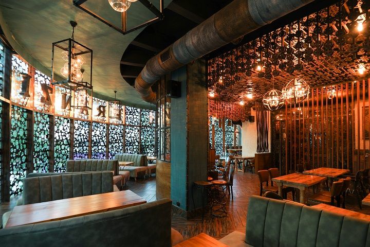 Feast Your Eyes On The 5 Best-Looking Restaurants In Mumbai
