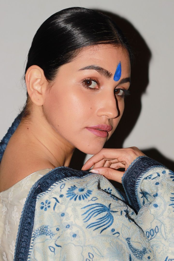 Blue bindi for Gaurang at Lakme Fashion Week SR18