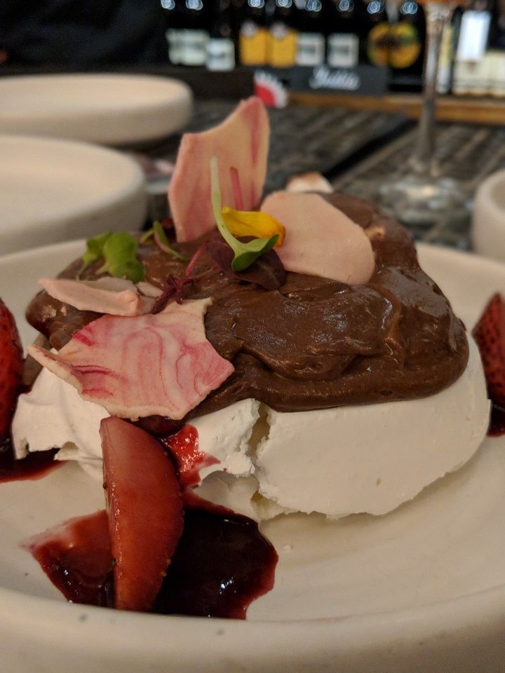 Pavlova with chocolate mousse