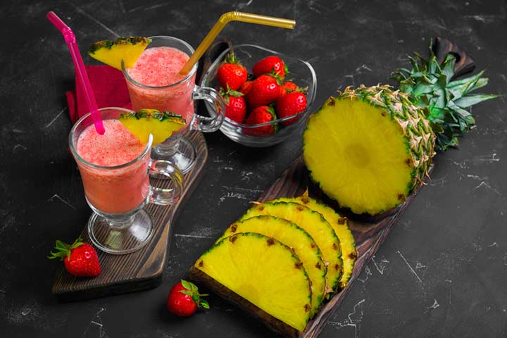 Strawberry Pineapple Smoothie (Image Courtesy: Shutterstock)