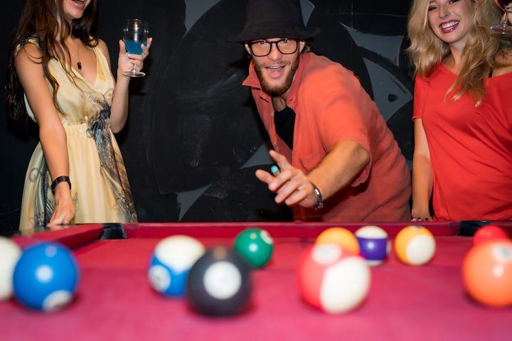Playing Pool (Image Courtesy: Shutterstock)