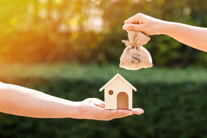 Buying A House (Image Courtesy: Shutterstock)
