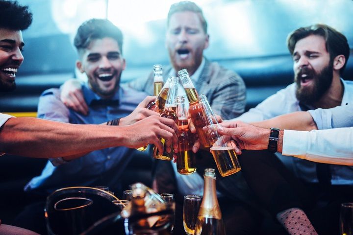10 Types Of Guys You’re Likely To Spot At A Bar