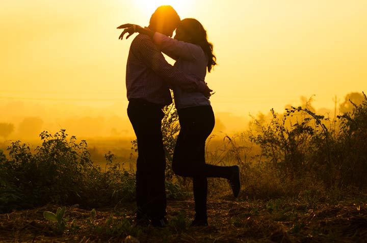 Happy Couple (Image Courtesy: Shutterstock)