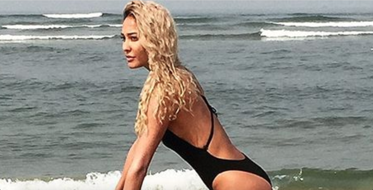 Just Some Super Hot Photos Of Lisa Haydon Chillin’ By The Beach
