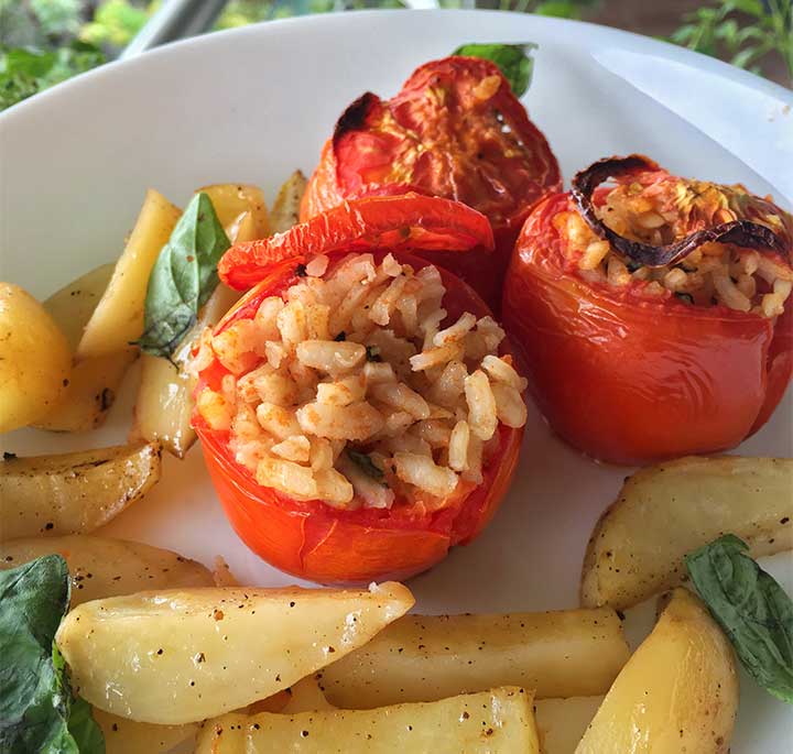 This Tomatoes With Rice Recipe Proves That Carbs Make Everything Better