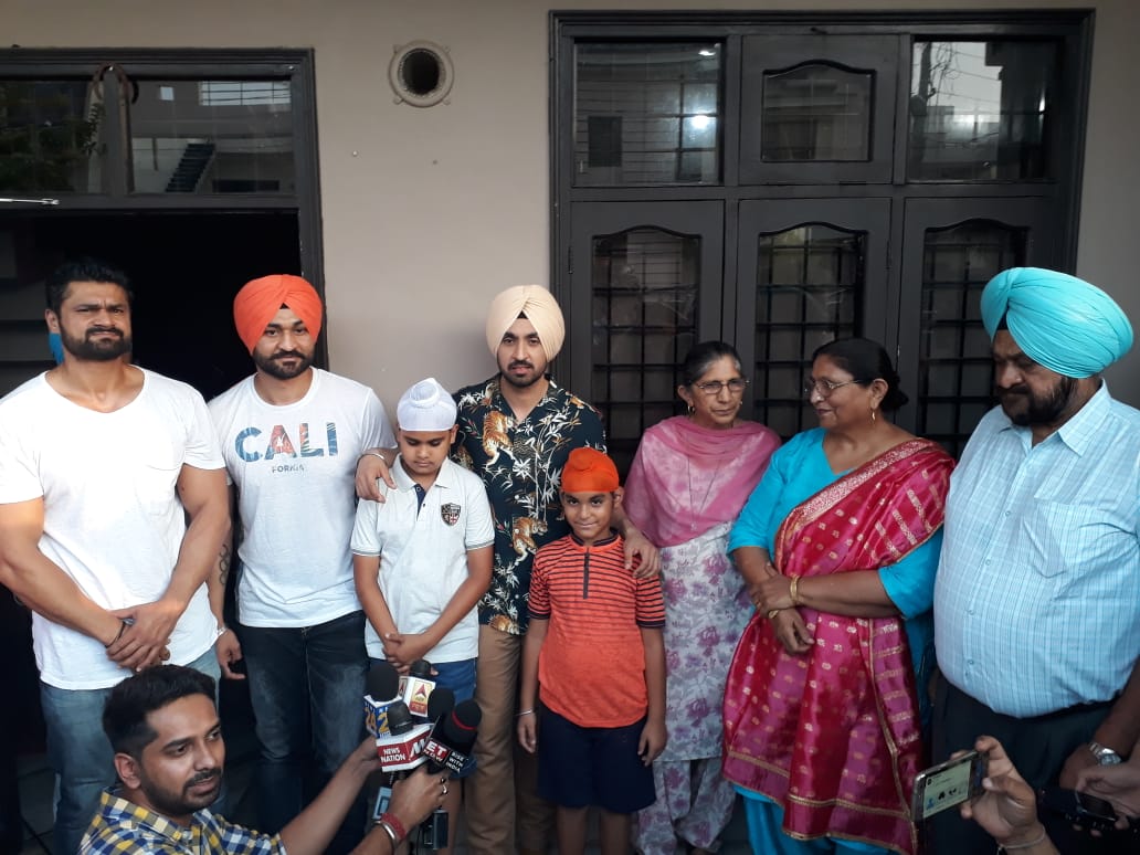 Diljit Dosanjh visits Sandeep Singh's village 01
