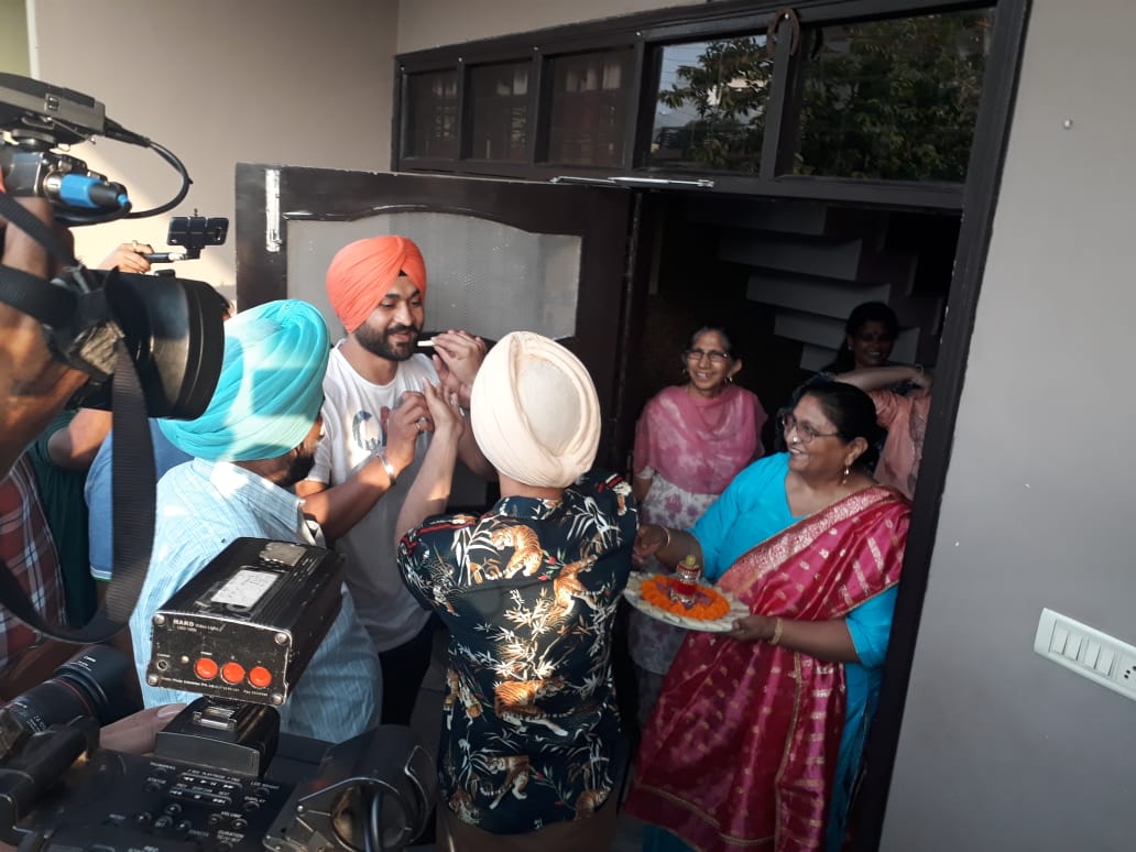 Diljit Dosanjh visits Sandeep Singh's village 02