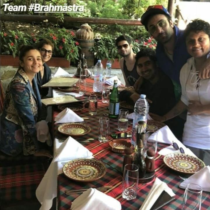 Photo: Alia Bhatt And Ranbir Kapoor Dine With The ‘Brahmastra’ Team In Bulgaria