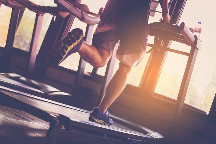 Running On A Treadmill (Image courtesy: Shutterstock)