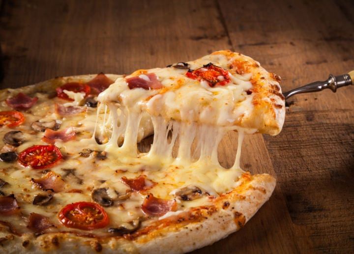 7 Places In Mumbai Whose Cheese Pulls Are 100% Internet-Worthy