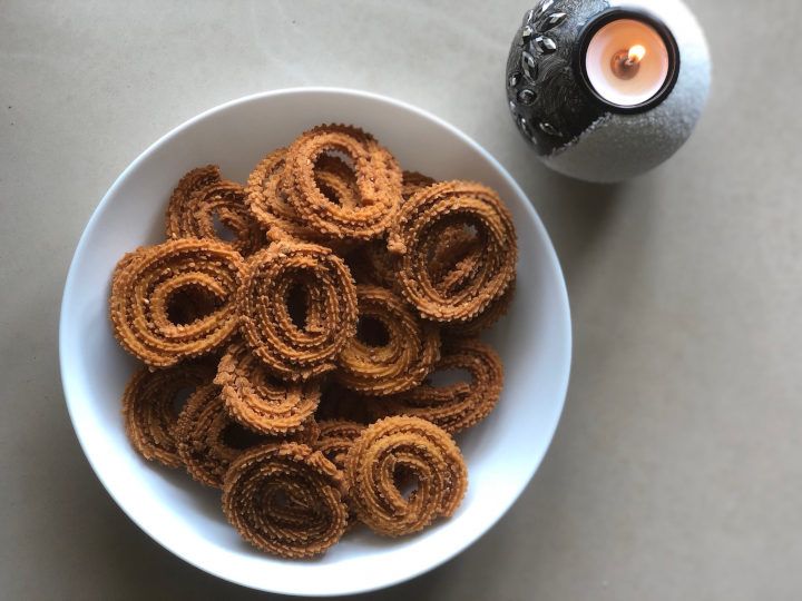 This Rice Flour Chakli Recipe Is Something You’d Def Want To Try This Diwali