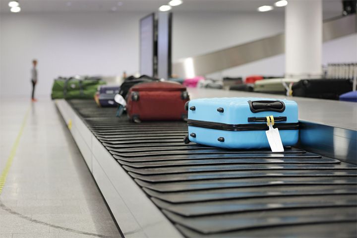 Suitcases by Brian A Jackson | www.shutterstock.com