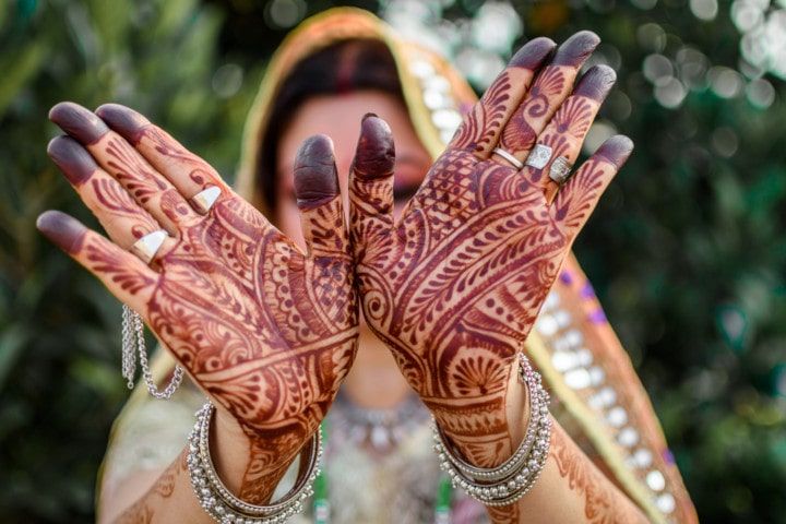 5 Tips & Tricks To Make Your Bridal Mehendi Darker