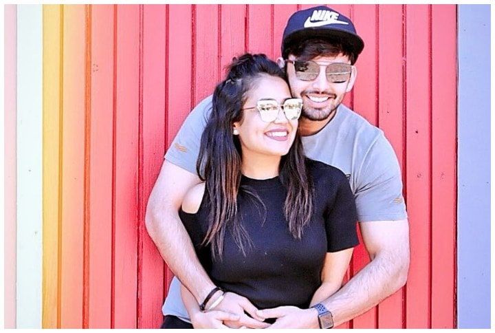 Neha Kakkar &#038; Himansh Kohli Unfollow Each Other On Instagram Post A Rumoured Break Up