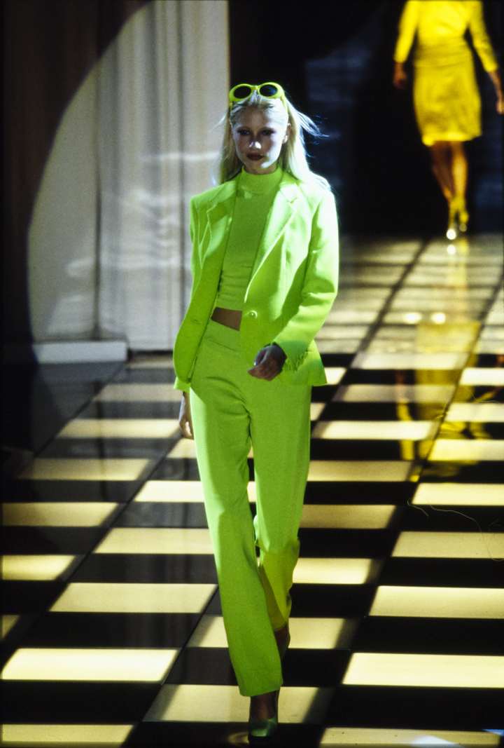 Neon 2024 90s outfit