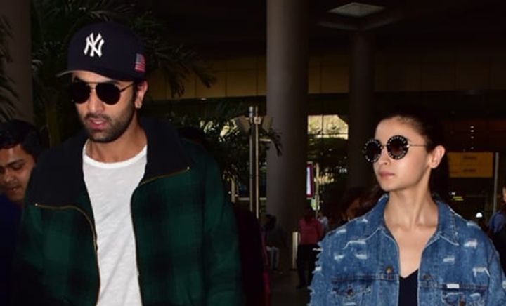Ranbir Kapoor holds Alia Bhatt close at airport as they pose for paparazzi  | Bollywood - Hindustan Times