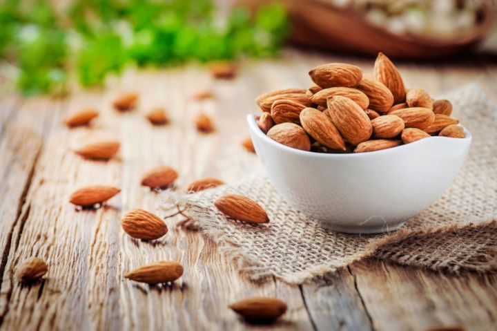 7 Reasons Why You Should Have A Handful Of Almonds Every Day