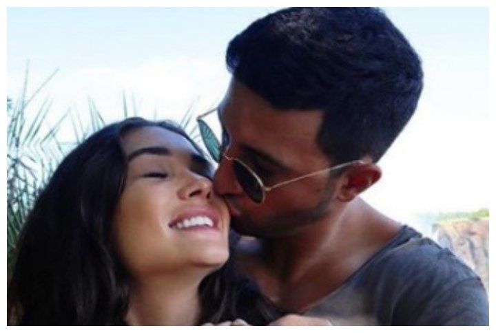 Amy Jackson Announces Her Pregnancy With This Romantic Picture With Her Beau