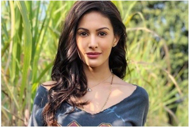 Exclusive: &#8220;I Like The Fact That I Am An Outsider,&#8221; – Amyra Dastur