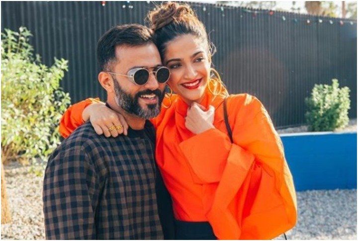 Photos: Sonam Kapoor & Anand Ahuja Chilling At Central Perk Will Make Every F.R.I.E.N.D.S Fan Happy