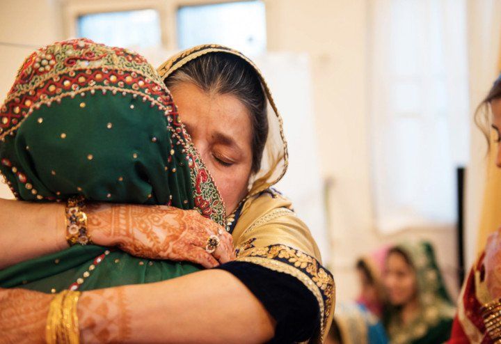 Bride Crying At Bidaai (Image Courtesy: Shutterstock)